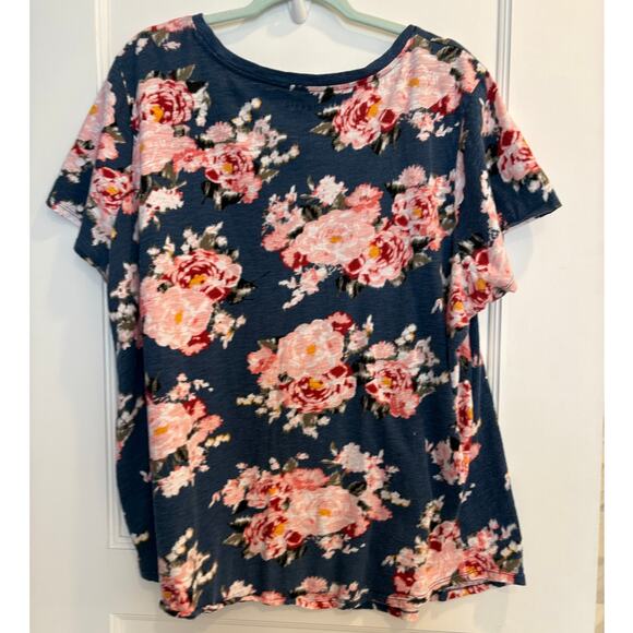 Torrid Classic Fit Size 3 / 3X Floral Short Sleeve T-Shirt - Picture 2 of 3